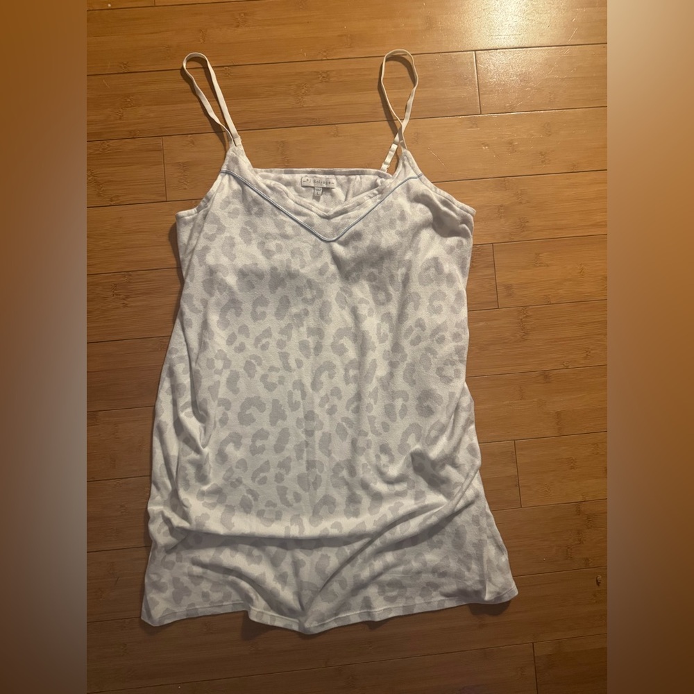 Animal print sleep dress, elastic bra inside, adjustable straps. Super comfy